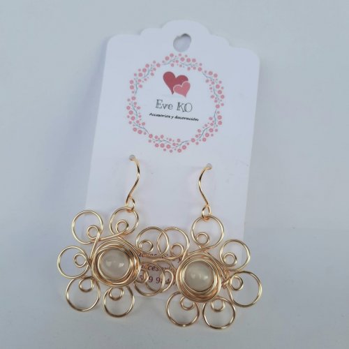 Aros flores en alambrismo